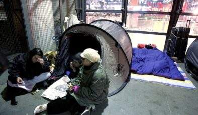 Fransa’da evsiz sayılarında patlama yaşandı!