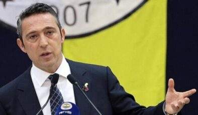 Fenerbahçe Başkanı Ali Koç soyunma odasına indi Futbolcuları azarladı
