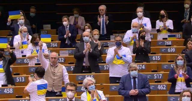 Ukrayna lideri Zelenski, AP’de ayakta alkışlandı: Yanımızda olduğunuzu kanıtlayın