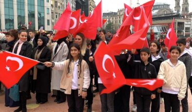 Taksim’de 24 Kasım Öğretmenler Günü için tören