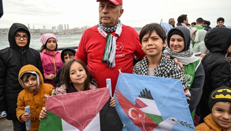 Üsküdar’da, Filistin’de ölen çocukların isimleri uçurtmaya bağlanarak uçuruldu