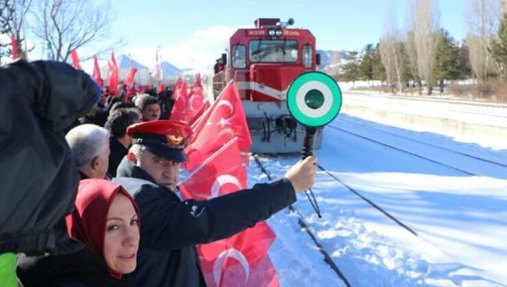 Bakan Osman Aşkın Bak, Sarıkamış Ekspresi’ni karşıladı