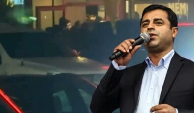 Rahatsızlanan annesi için Diyarbakır’a götürülen Demirtaş, üst düzey güvenlik önlemleri arasında hastaneden çıkarıldı